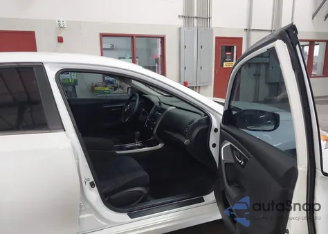 2015 Nissan Altima 2.5 S из США, поврежденный, VIN 1N4AL3AP5FN327973